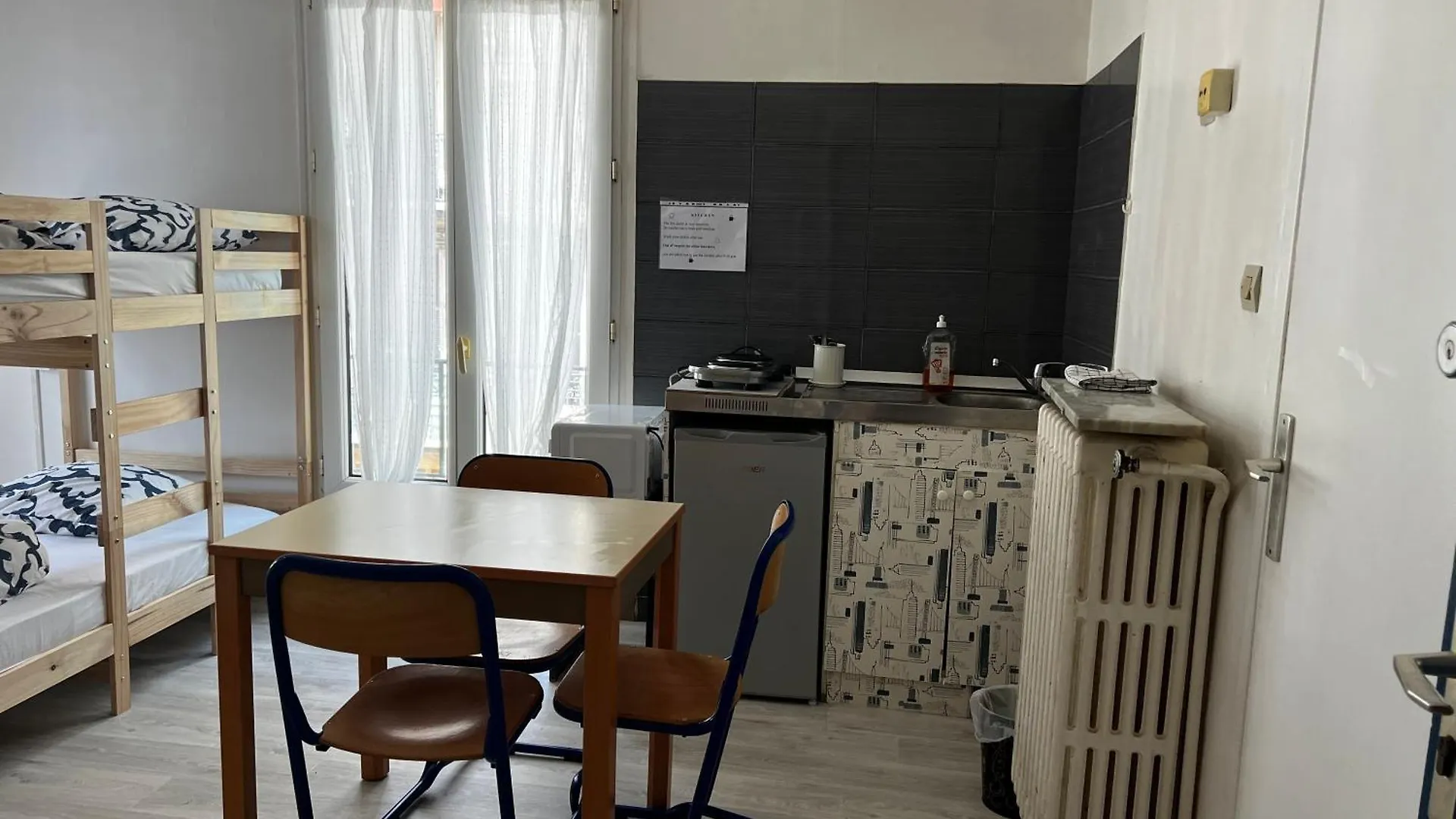 Hostel Alpazur Nicea 0*,  Francja